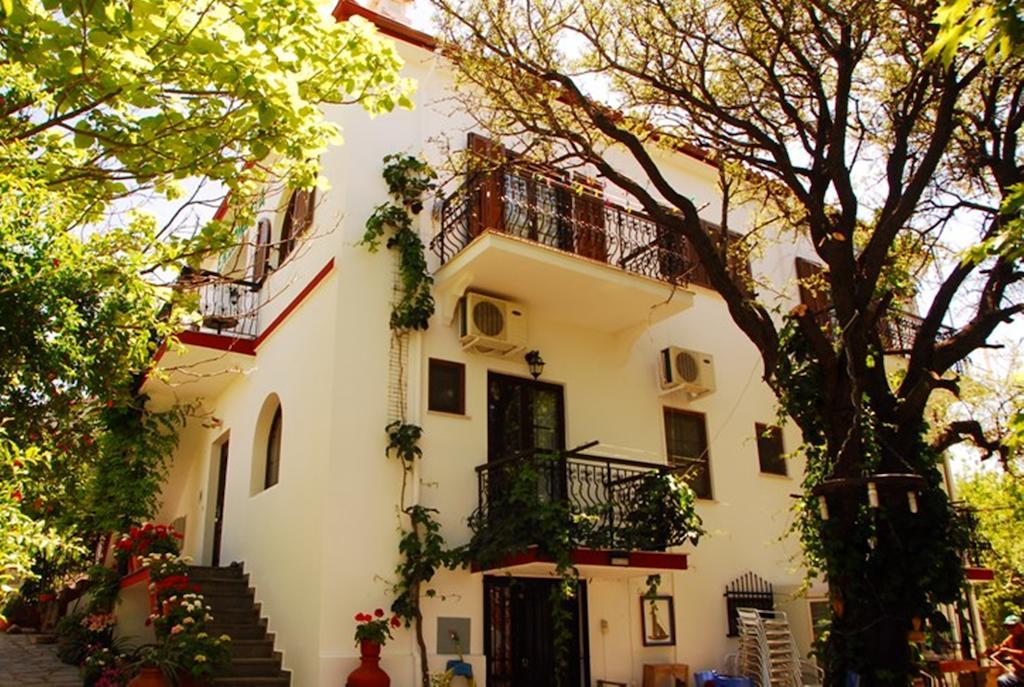 Atzanou Rooms Kamariotissa Bagian luar foto