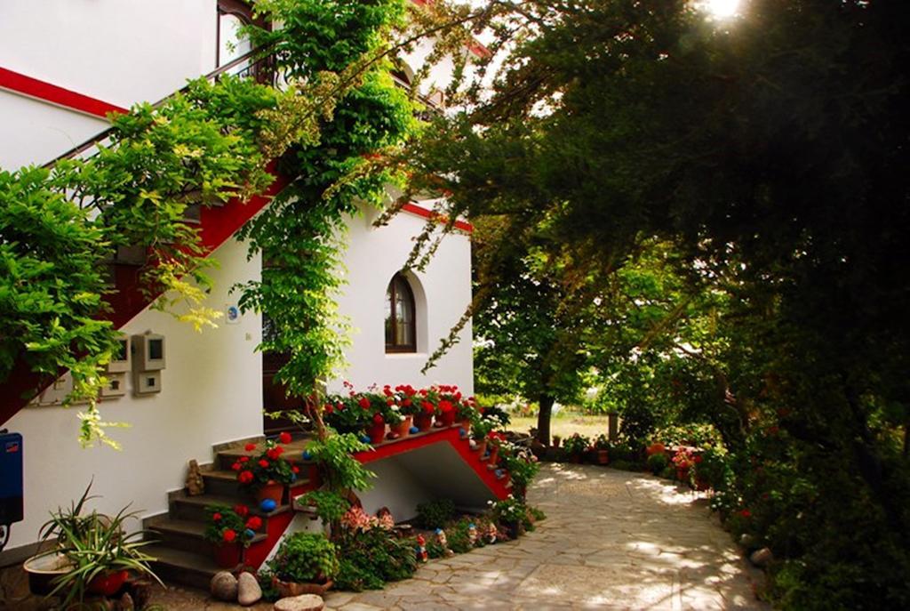 Atzanou Rooms Kamariotissa Bagian luar foto